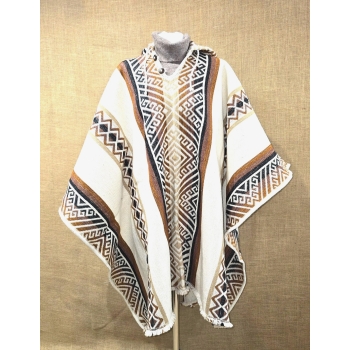 Poncho ekwadorskie - długie ze 100% wełny owczej w odcieniu beżowo brązowym .